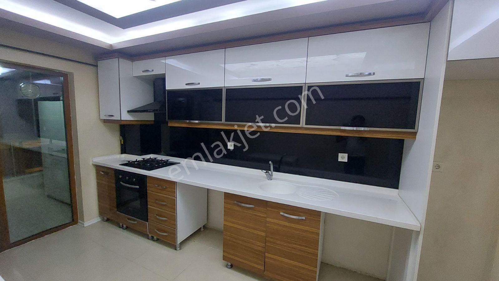 Bağlarbaşında Asansörlü Full Yapılı Orta Kat Daire - Görsel 21