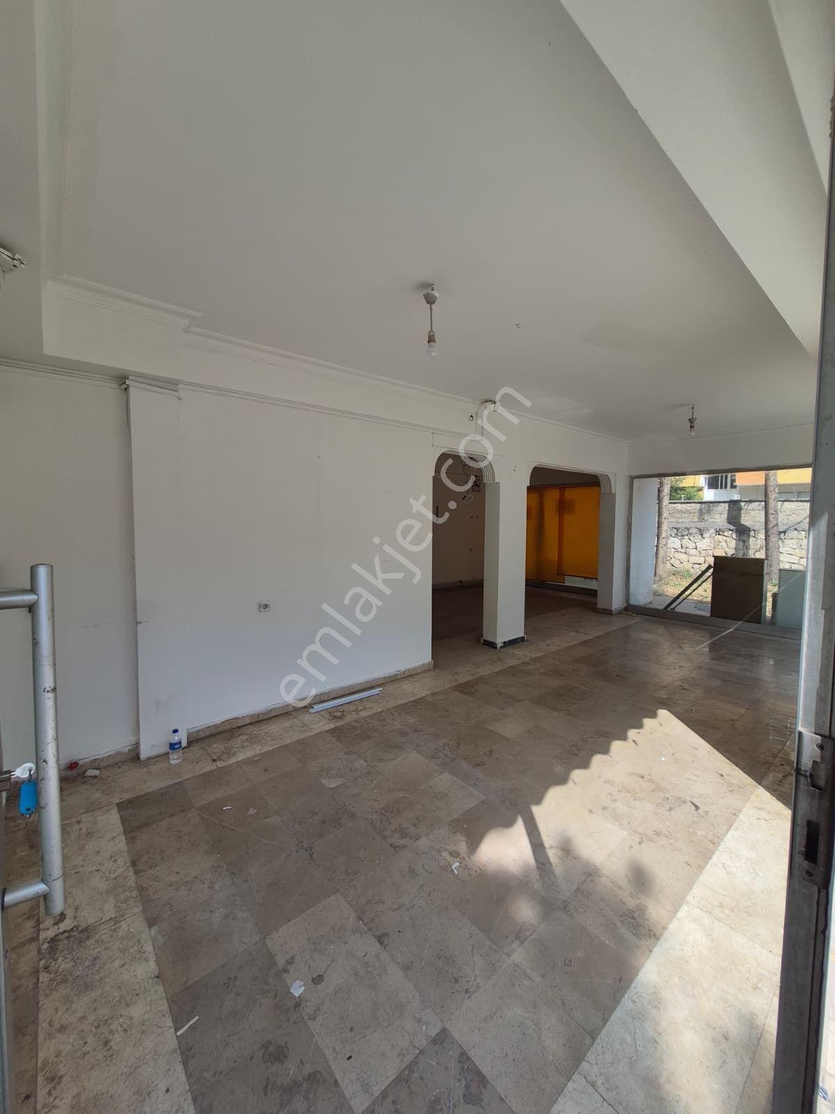 Afyon Üçok Emlaktan Dervişpaşa Mah İşlek Bölge Kiralık Dükkan - Görsel 4