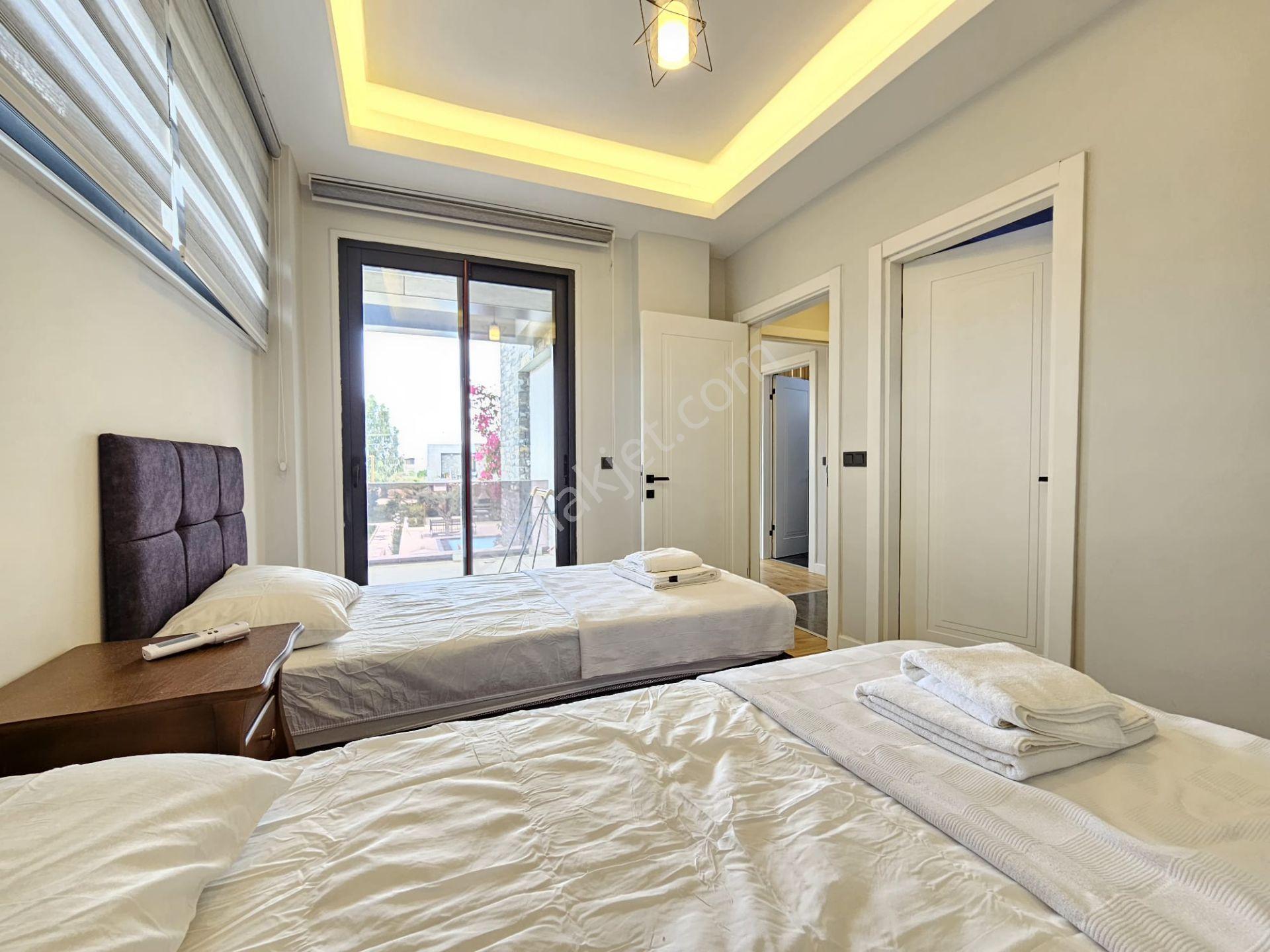 Denize 50 Metre Mesafe'de Güvenlikli Havuzlu 4+1 Villa ! - Görsel 8