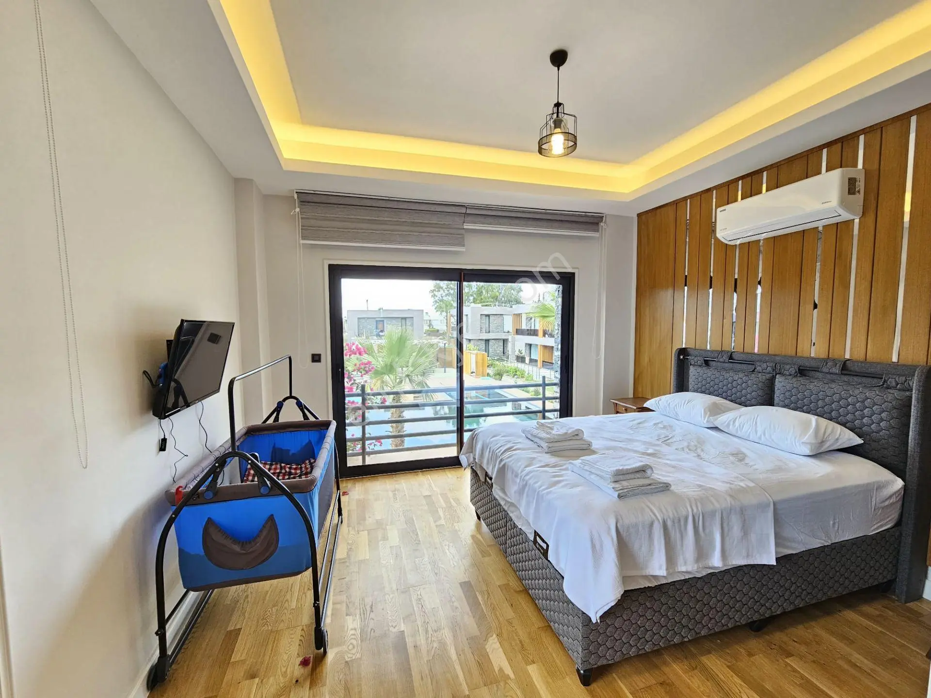 Denize 50 Metre Mesafe'de Güvenlikli Havuzlu 4+1 Villa ! - Görsel 5