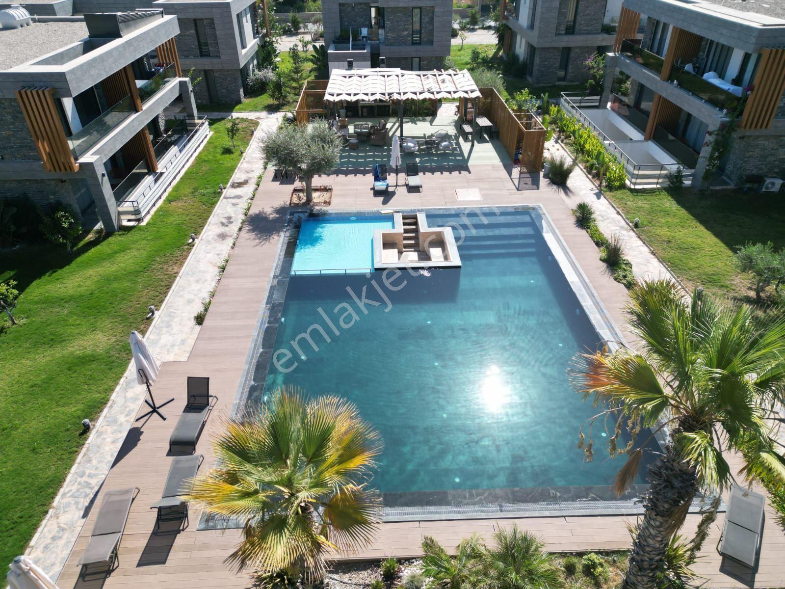 Denize 50 Metre Mesafe'de Güvenlikli Havuzlu 4+1 Villa ! - Görsel 22