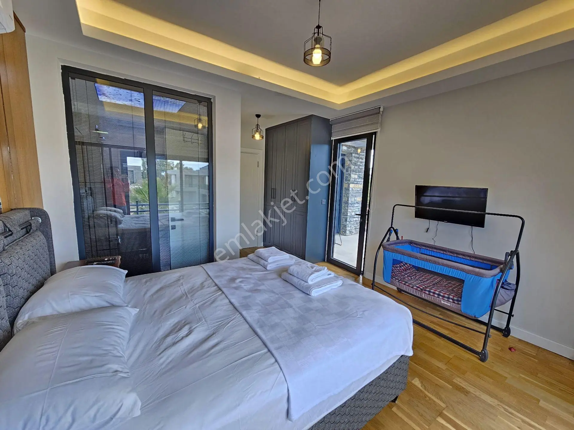 Denize 50 Metre Mesafe'de Güvenlikli Havuzlu 4+1 Villa ! - Görsel 6