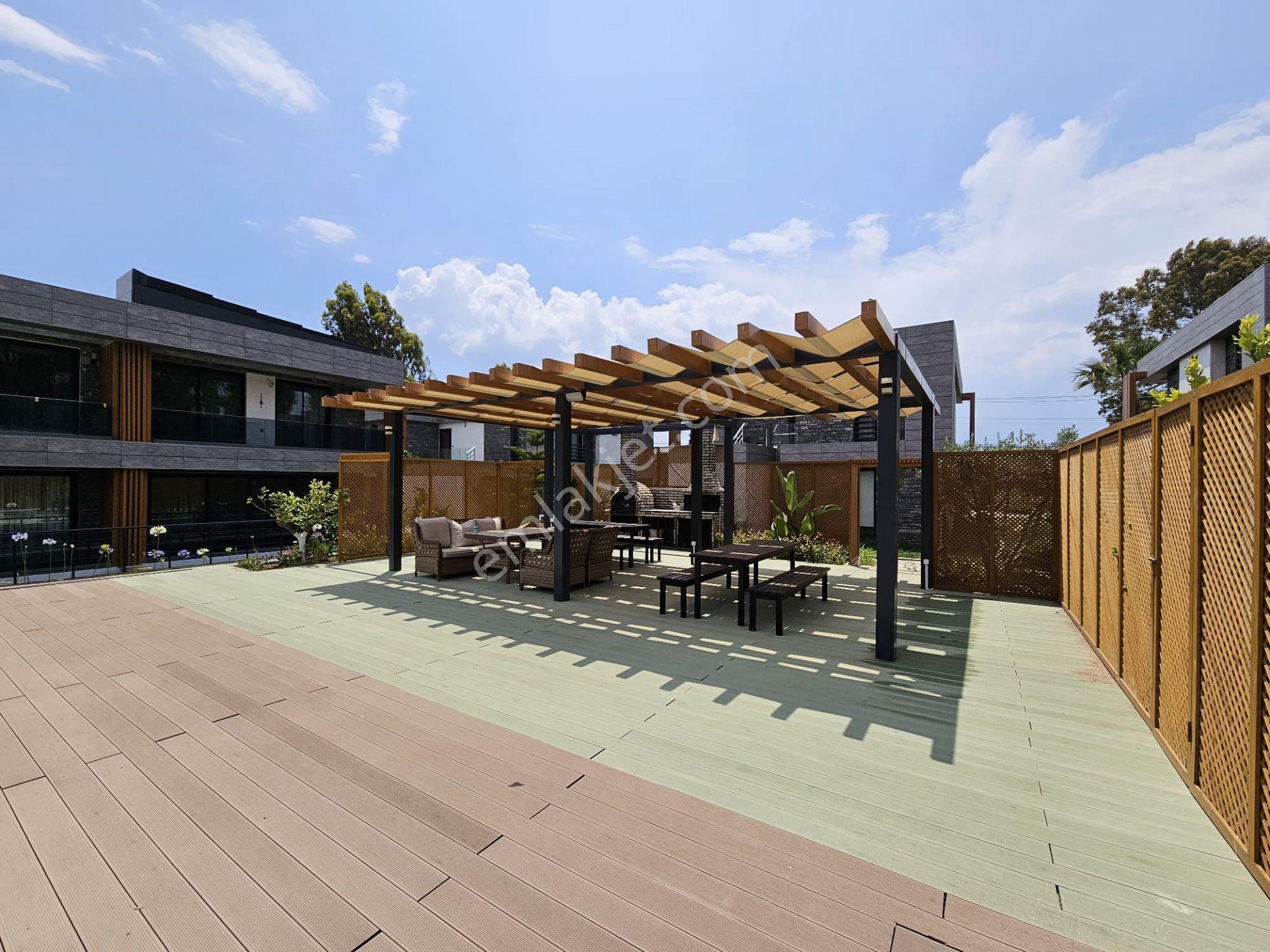 Denize 50 Metre Mesafe'de Güvenlikli Havuzlu 4+1 Villa ! - Görsel 34