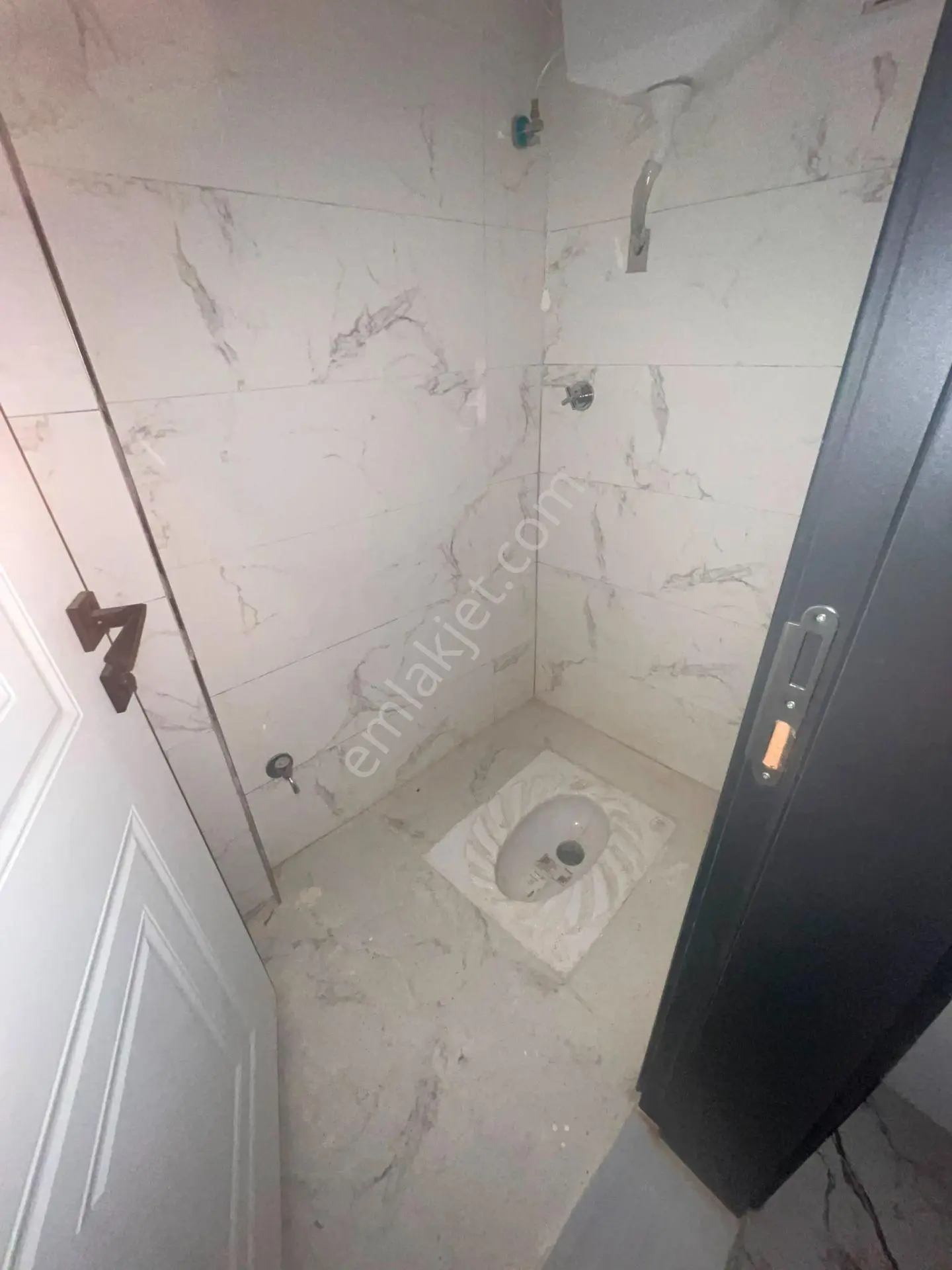 Alaybey Mahallesi Satılık Daire 2+1 90m2 M2 5 Katlının 2 Katı Full Özelikli Banyolu - Görsel 4