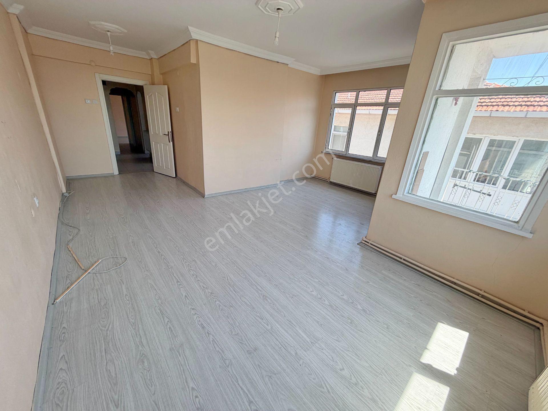 * Meral R5621 Barbaros Cad En Üst Kat Deniz Manzaralı Geniş 2+1 - Görsel 4