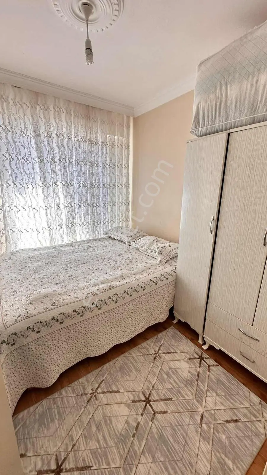 Denize Yakın Ara Kat Kombili Genişm2 Eşyalı 1+1 Acil Satılık - Görsel 2