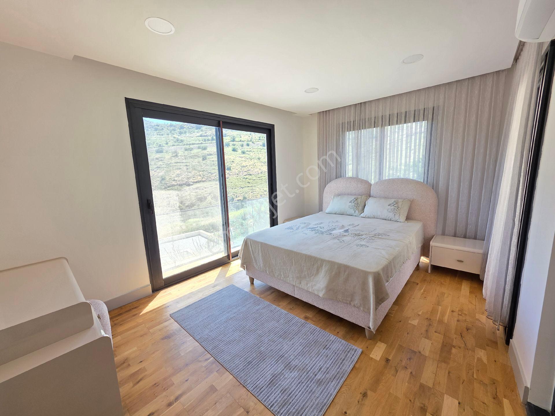 Ortakent Yahşi'de Site İçi 4+1 Havuzlu Deniz Manzaralı Villa ! - Görsel 13