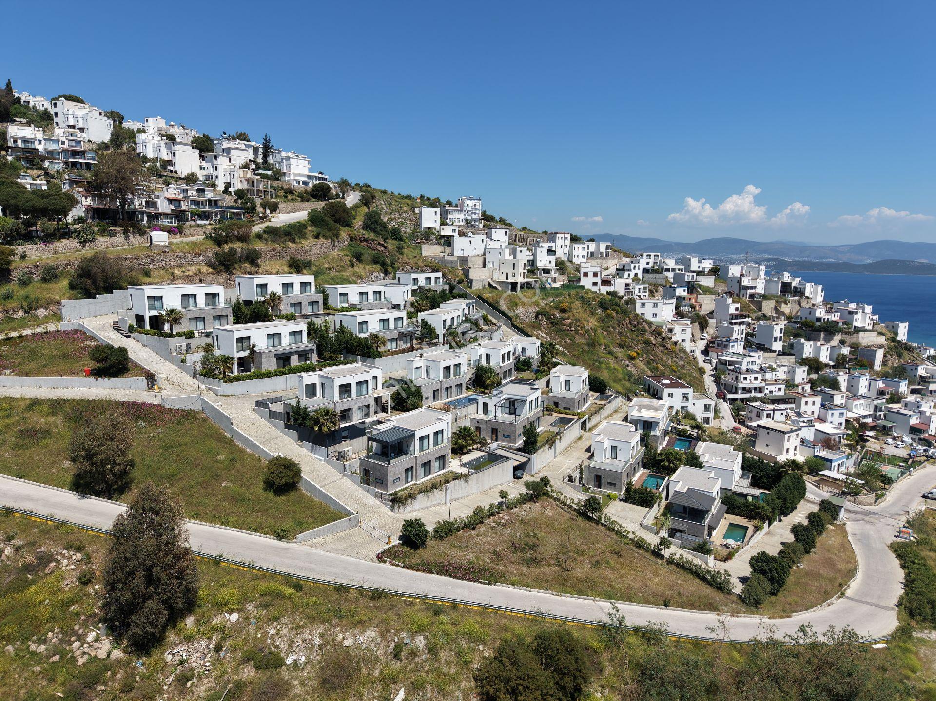 Ortakent Yahşi'de Site İçi 4+1 Havuzlu Deniz Manzaralı Villa ! - Görsel 5