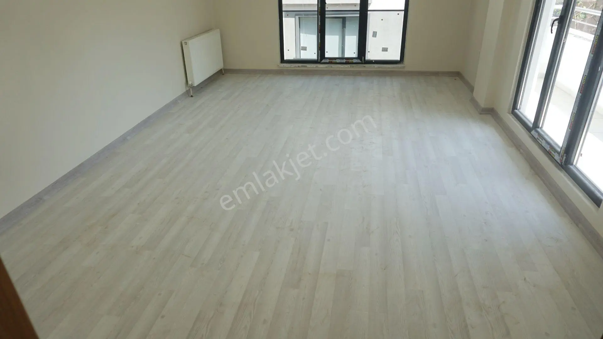 Meral R1754 Yeni 5 Yaş Kapalı Otopark Asansörlü Bina 2+1 Ara Kat - Görsel 2