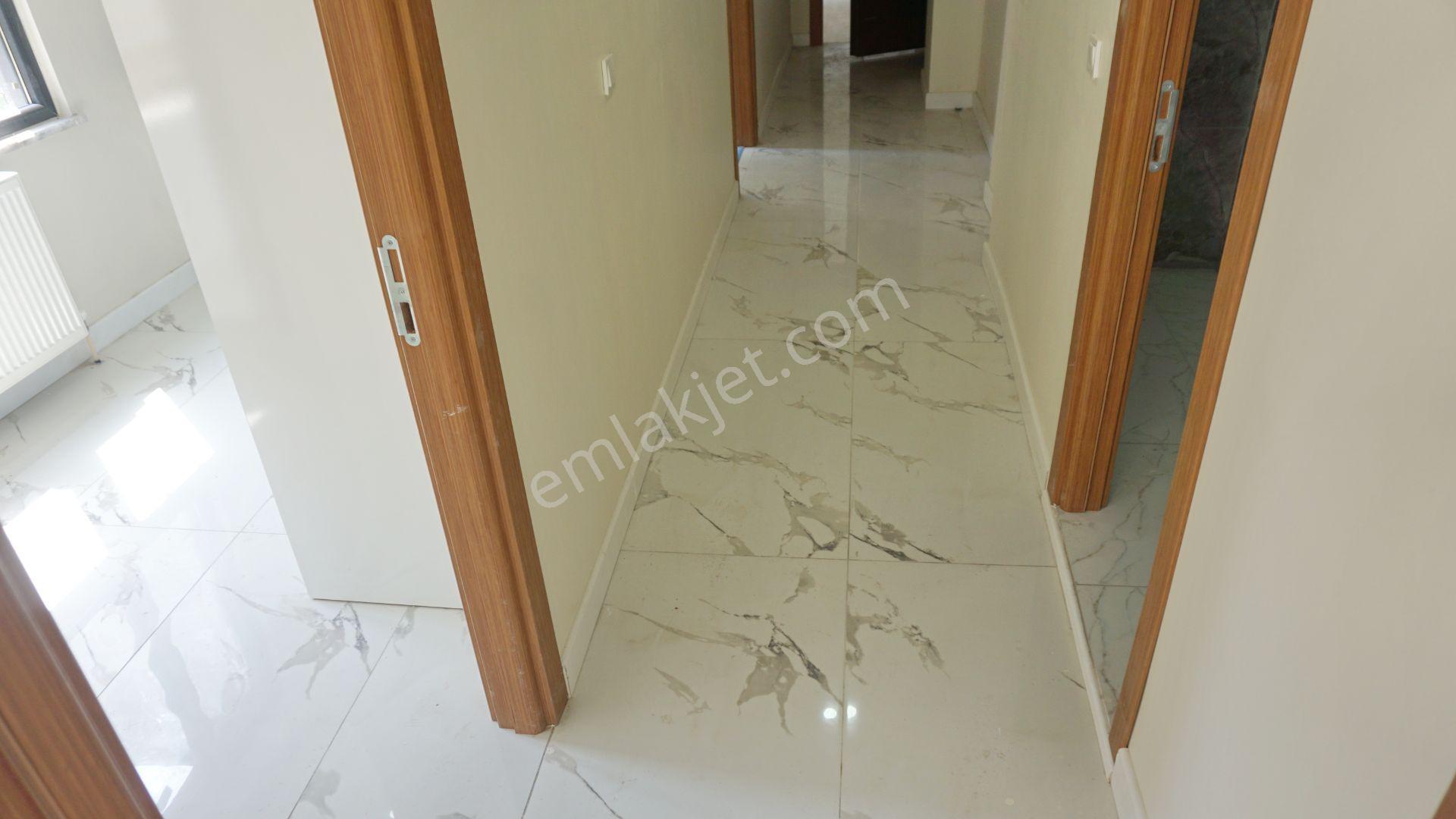 Meral R1754 Yeni 5 Yaş Kapalı Otopark Asansörlü Bina 2+1 Ara Kat - Görsel 9
