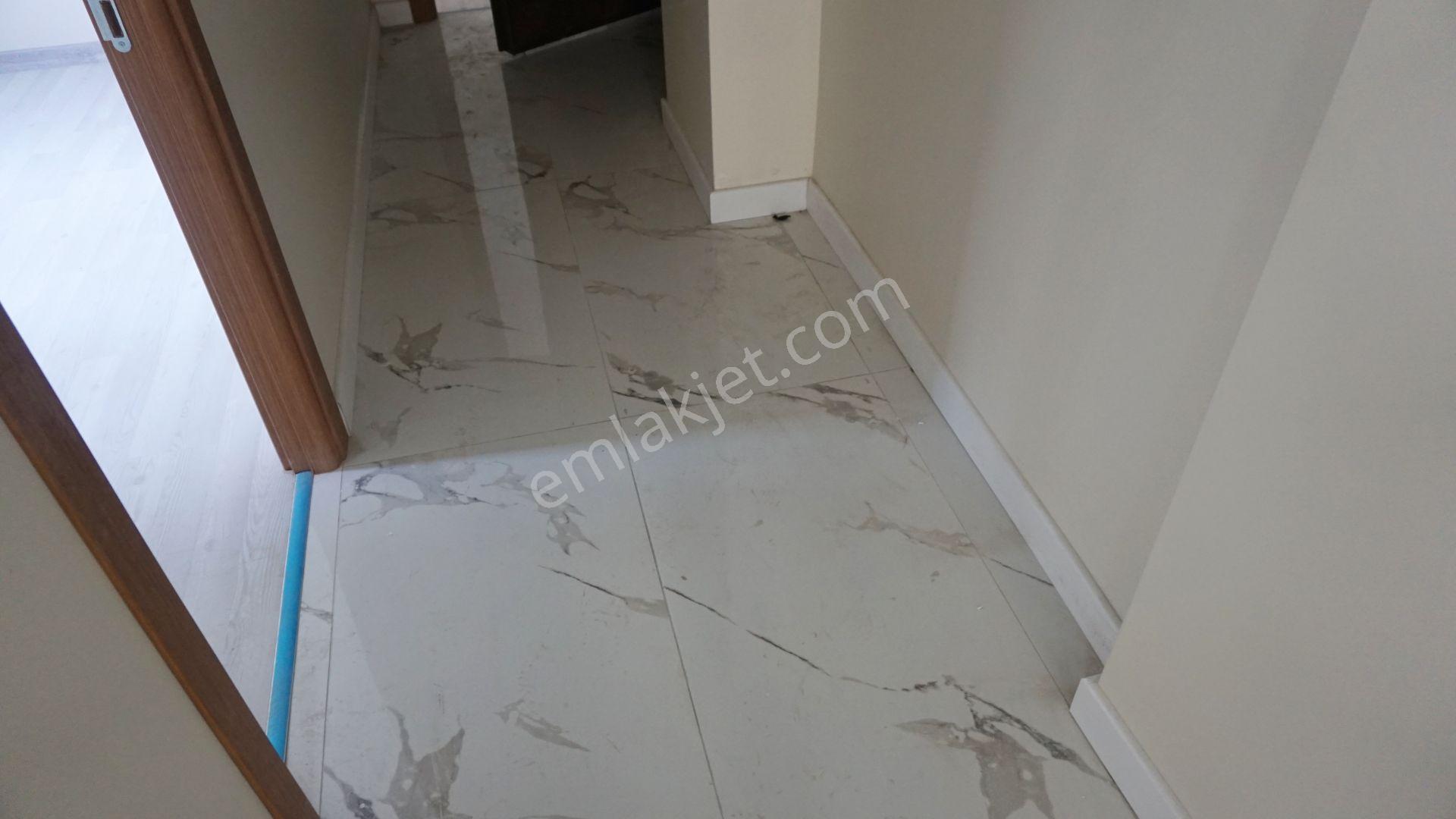 Meral R1754 Yeni 5 Yaş Kapalı Otopark Asansörlü Bina 2+1 Ara Kat - Görsel 17