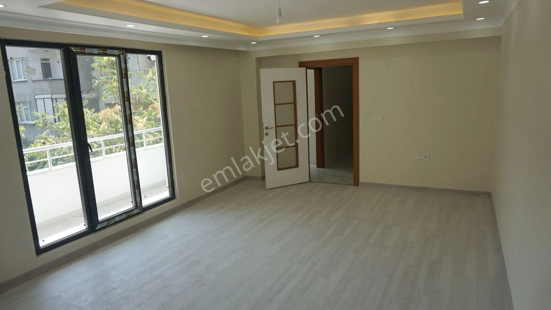 Meral R1754 Yeni 5 Yaş Kapalı Otopark Asansörlü Bina 2+1 Ara Kat - Görsel 3