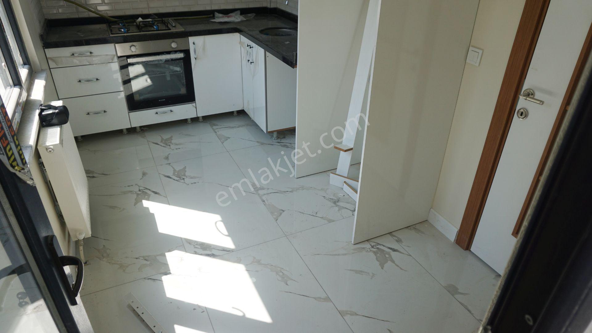 Meral R1754 Yeni 5 Yaş Kapalı Otopark Asansörlü Bina 2+1 Ara Kat - Görsel 13