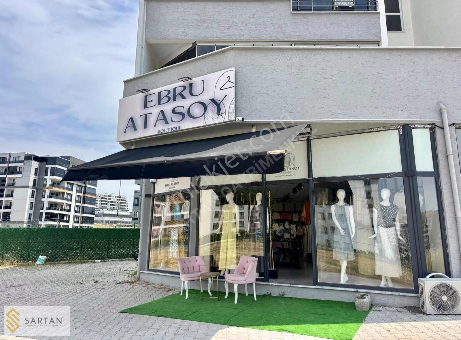 Balkan Bulvara Cephe Devren Kiralık Kadın Butik Dükkanı