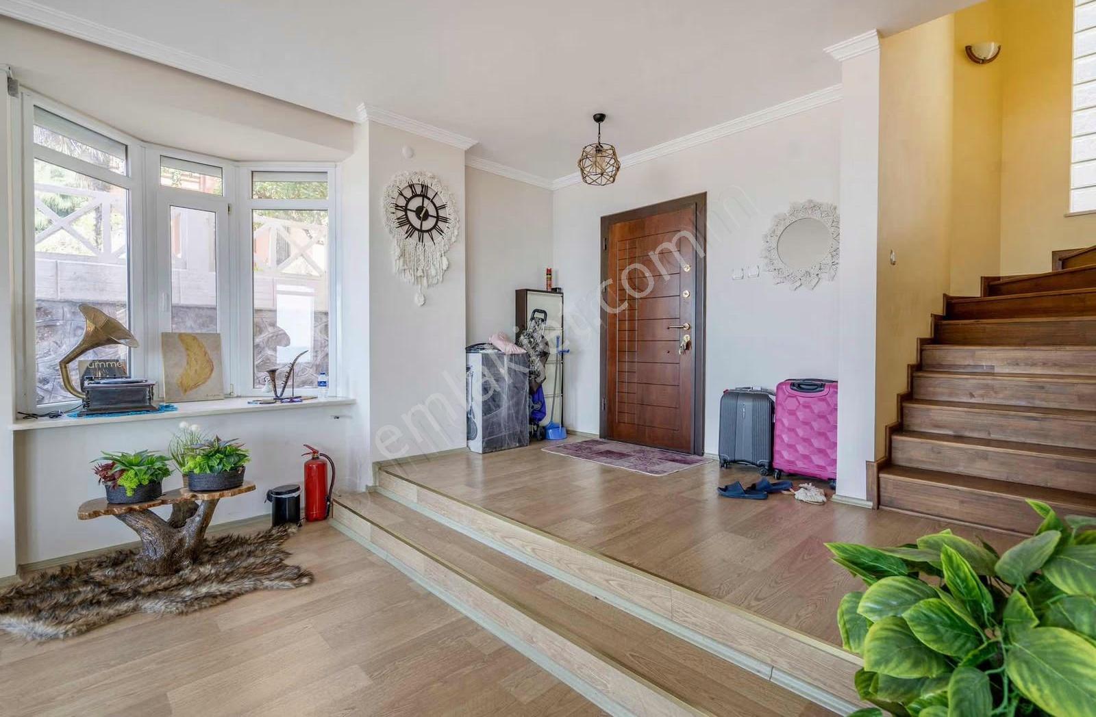 Mudanya'da Denize Sıfır Altınışık Villa Sitesinde Özel Villa - Görsel 7