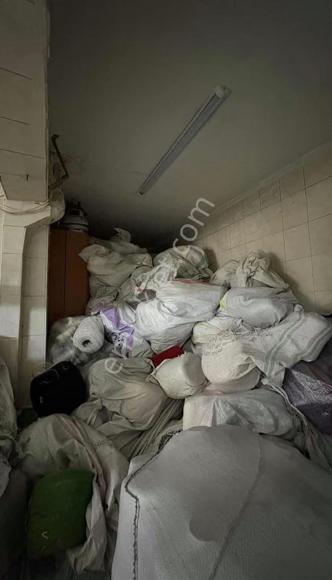 Bayrampaşa Orta Mah. Satılık 90m² Dükkan - Takasa Uygun - Görsel 2