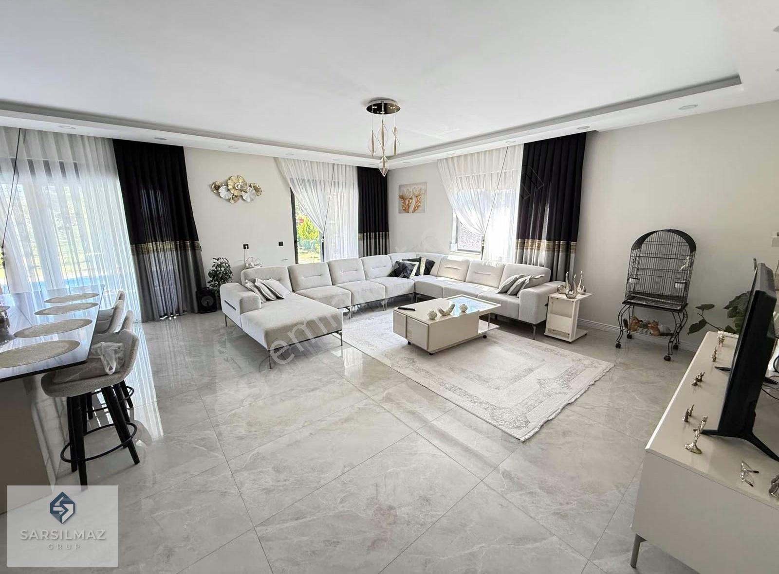 Duacı Mahallesinde Havuzlu Özel Yapım Lüks Müstakil Villa - Görsel 3