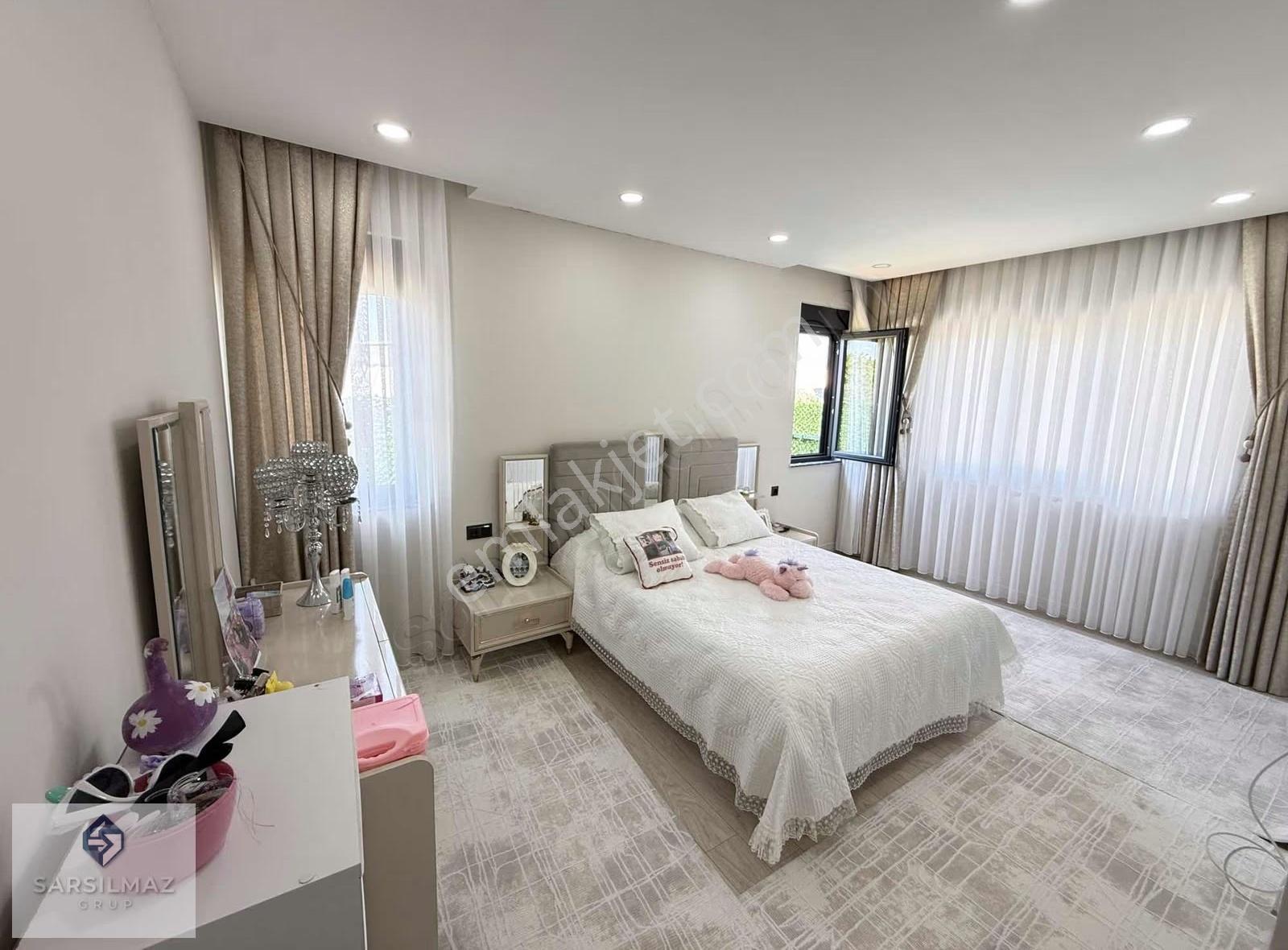 Duacı Mahallesinde Havuzlu Özel Yapım Lüks Müstakil Villa - Görsel 23