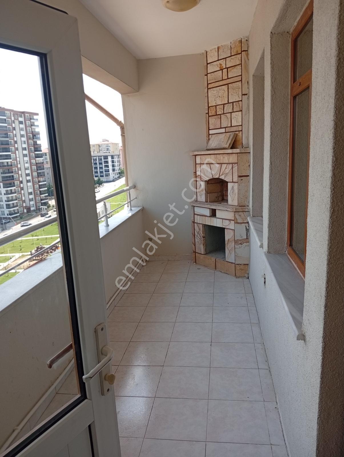 Özgür Çocuklar Parkı Yanında Kiralık Ultra Geniş 5+1 Dubleks - Görsel 10