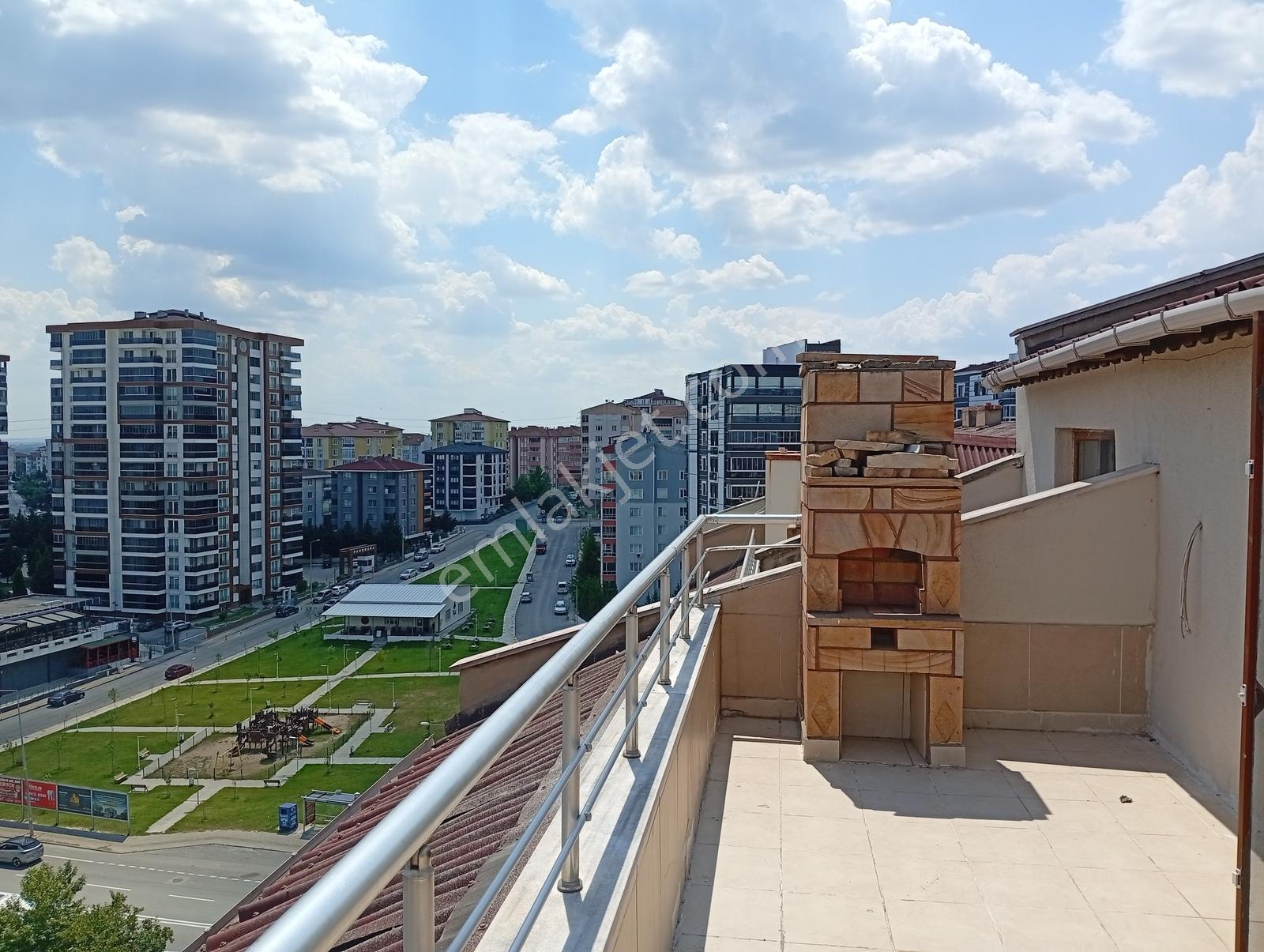 Özgür Çocuklar Parkı Yanında Kiralık Ultra Geniş 5+1 Dubleks - Görsel 13