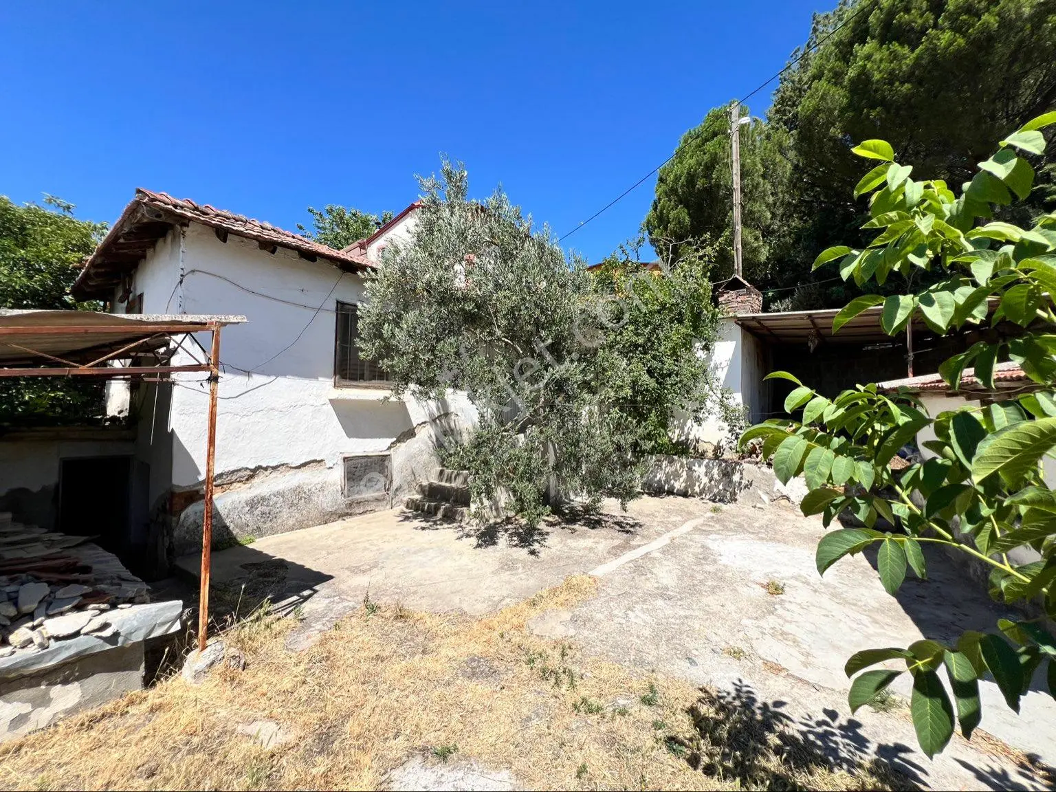 Edremit Çamcı Köyü’nde %40 İmarlı 183 M² Müstakil Ev Ve Arsa Fırsatı