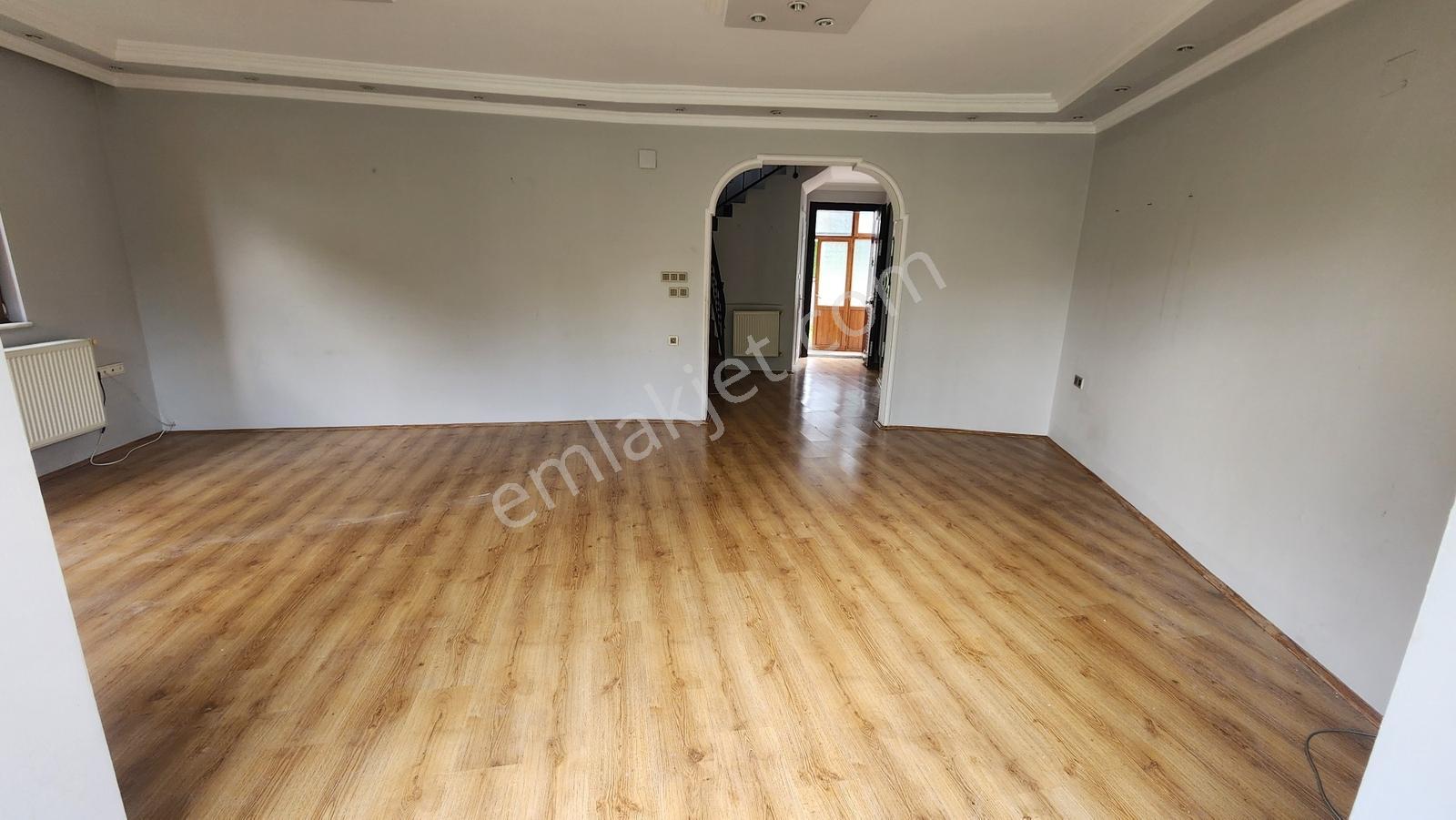 Kariyer'den Kemalpaşa Mah. 5+1 220 M² Kiralık Tripleks Villa - Görsel 8