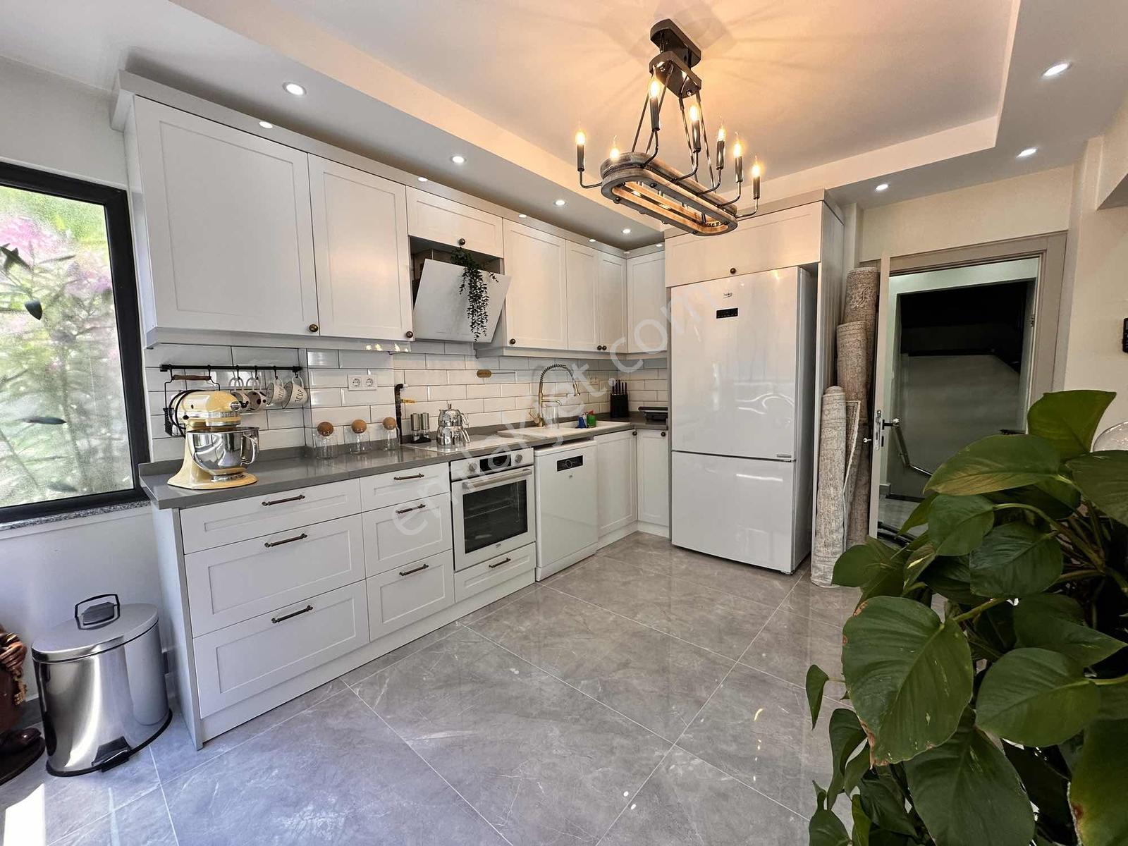 Deniz Manzaralı Lüks 5+1 Müstakil Villa Tam Eşyalı Havuzlu - Görsel 40