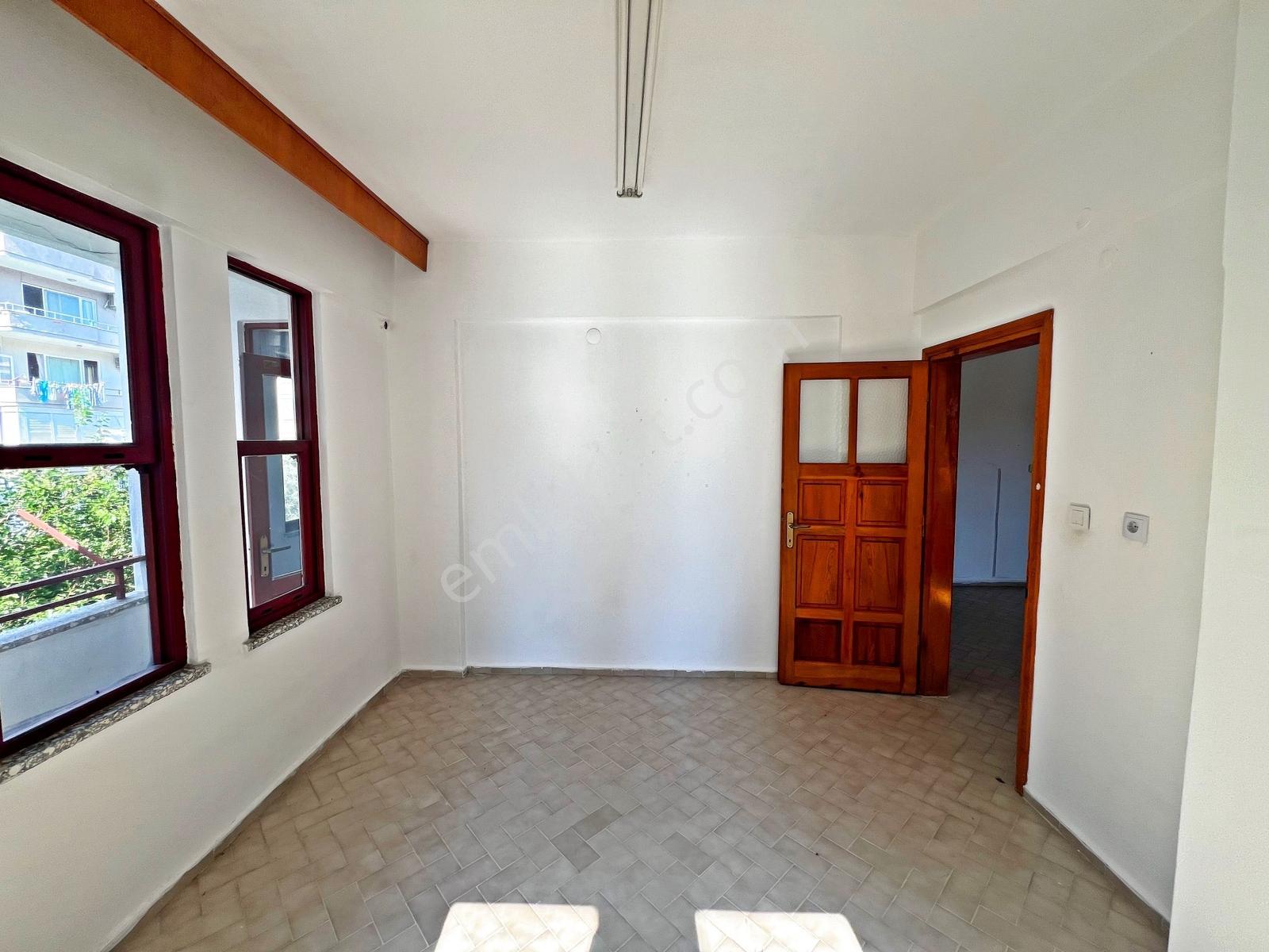 Alanya Merkez'de Kiralık 2+1 Ayrı Mutfak Daire - Görsel 15