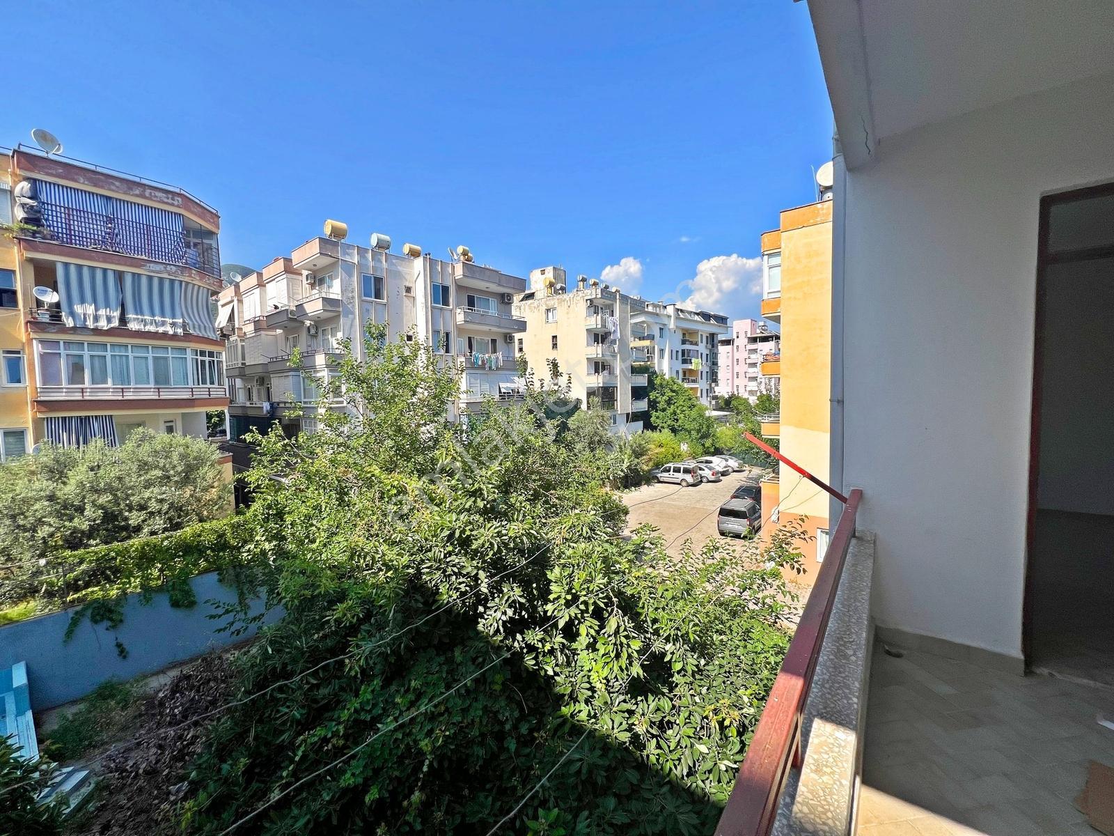 Alanya Merkez'de Kiralık 2+1 Ayrı Mutfak Daire - Görsel 25
