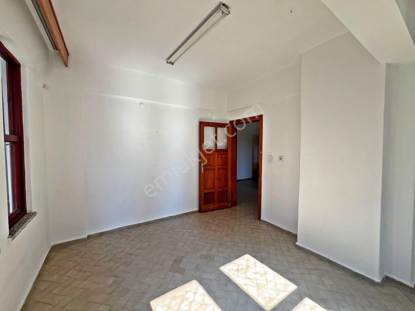Alanya Merkez'de Kiralık 2+1 Ayrı Mutfak Daire - Görsel 14