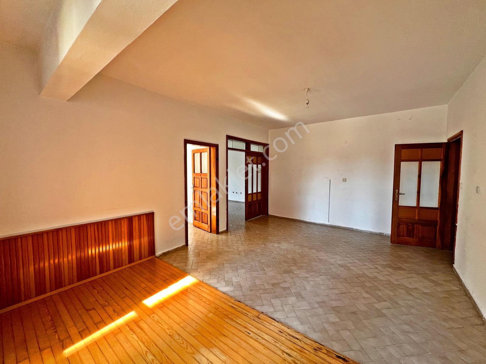 Alanya Merkez'de Kiralık 2+1 Ayrı Mutfak Daire - Görsel 4