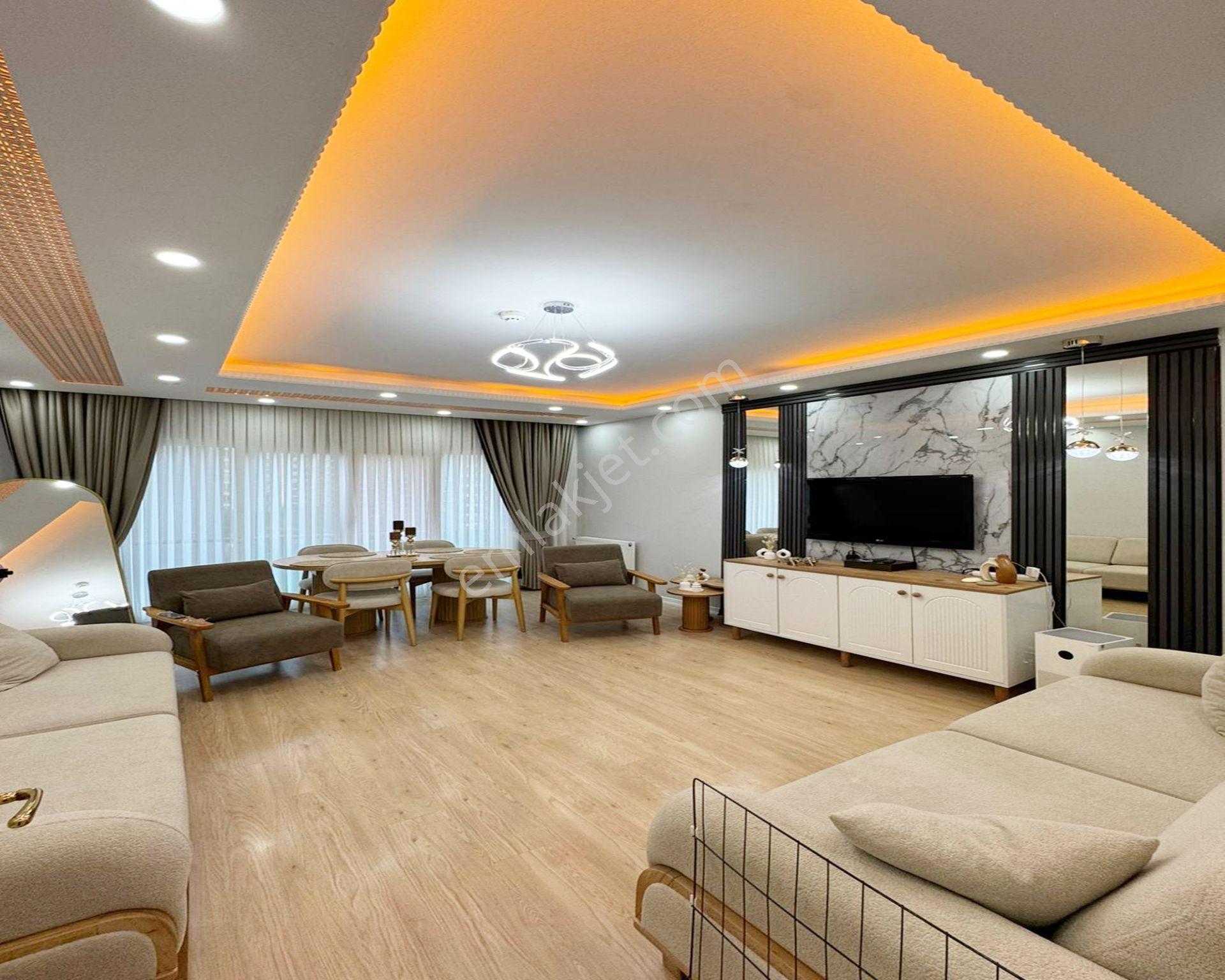 Site İçerisinde Full Dekorlu Hazır Kiracılı Balkonlu 2+1 Satılık Daire