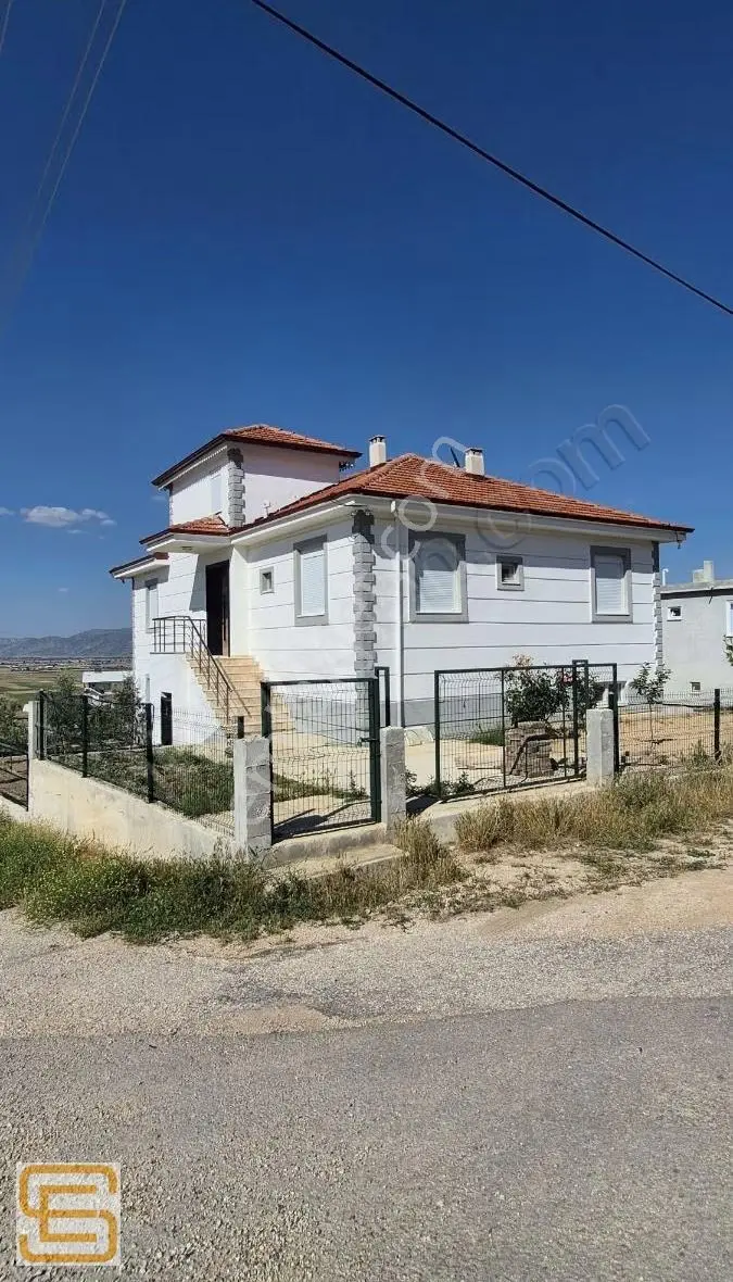 Küçükköyde Eşsiz Vadi Manzaralı, Geniş Bahçeli Ve Eşyalı Satılı
