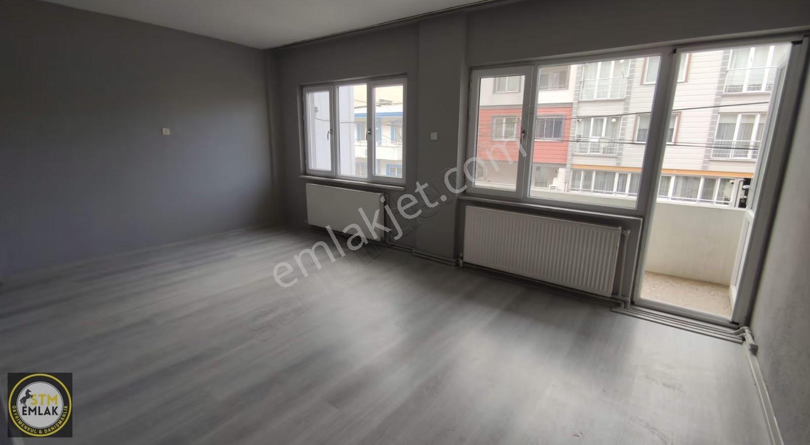 Stm Emlak'tan 600 Evler Mahallesi'nde Kiralık Ara Kat 2+1 Daire