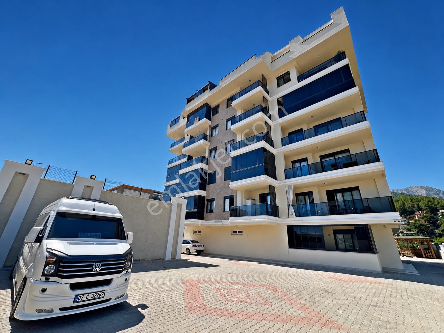 Alanya Çıplaklıda Satılık 3+1 Site İçi Manzaralı Dubleks Daire