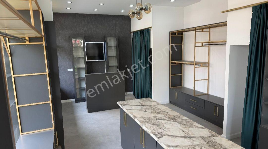 İhsaniye İsmetiye Caddesi Köşe Dükkanımız Kiralıktır
