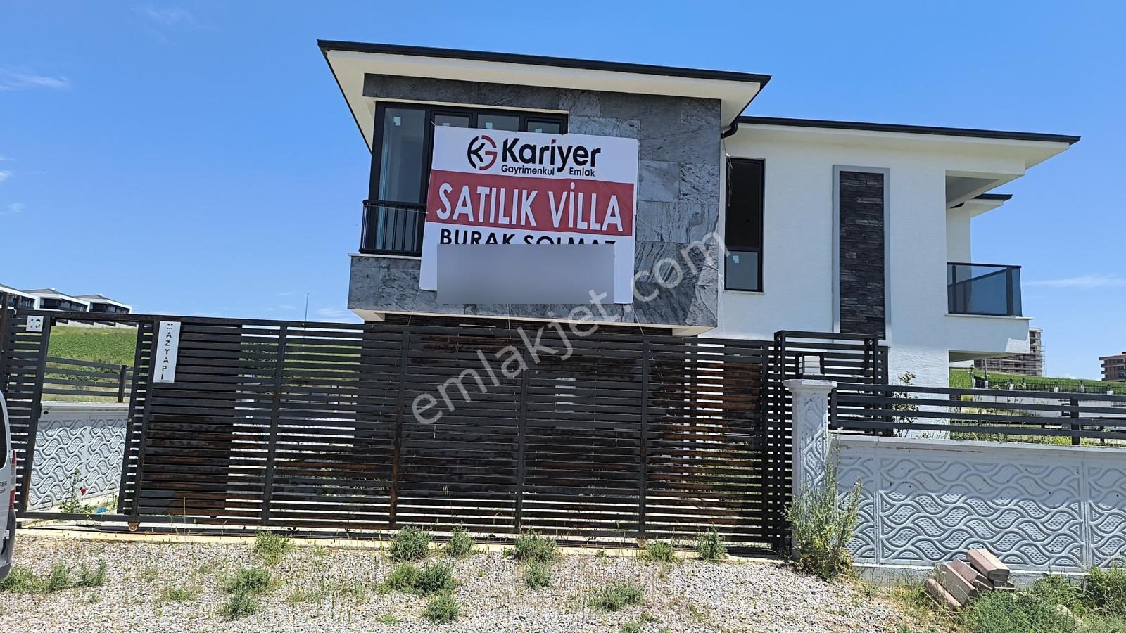 Kariyer'den Mobiliyum Karşısı Satılık 240 M² 4+1 Bahçeli Villa