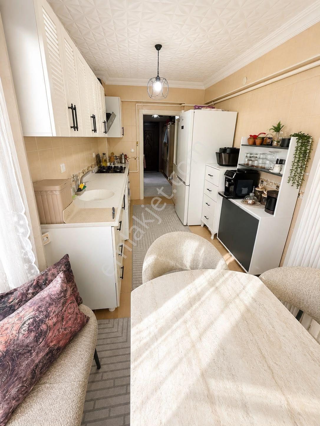 Çambaşı Caddesi Yakını Ara Kat Full Yapılı Satılık 3+1 Daire - Görsel 8