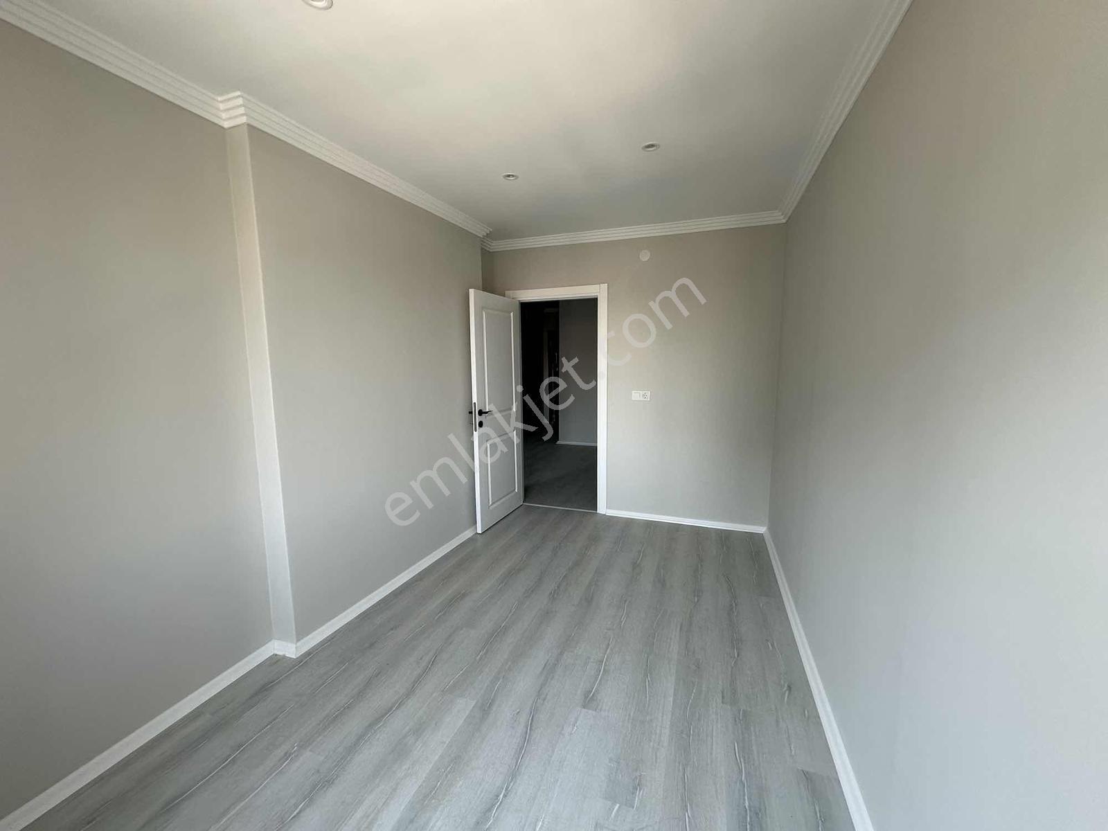 Nef Önü Cadde Üzerinde Sıfır Eşyasız Kiralık 1+1 - Görsel 7