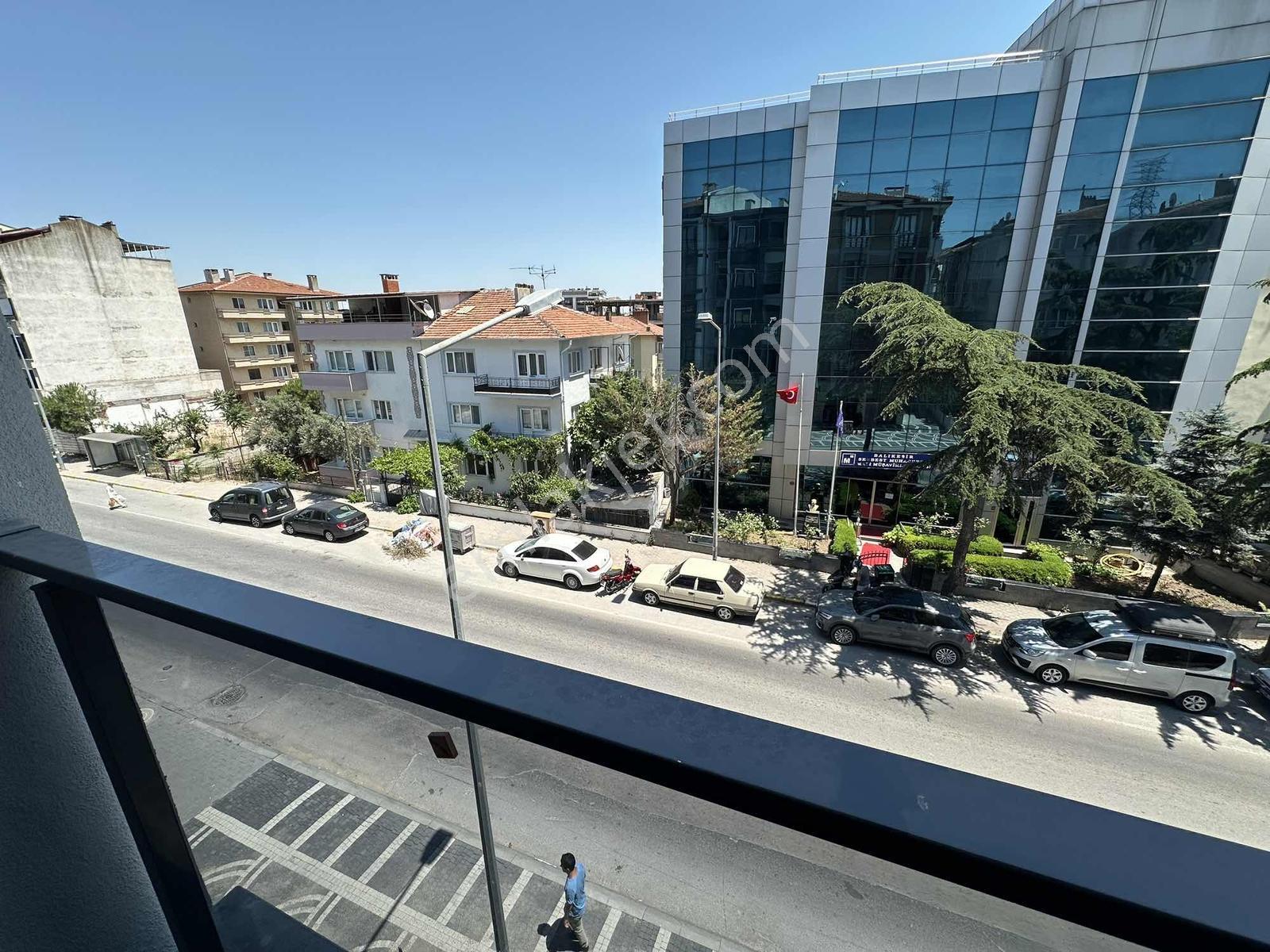 Nef Önü Cadde Üzerinde Sıfır Eşyasız Kiralık 1+1 - Görsel 6