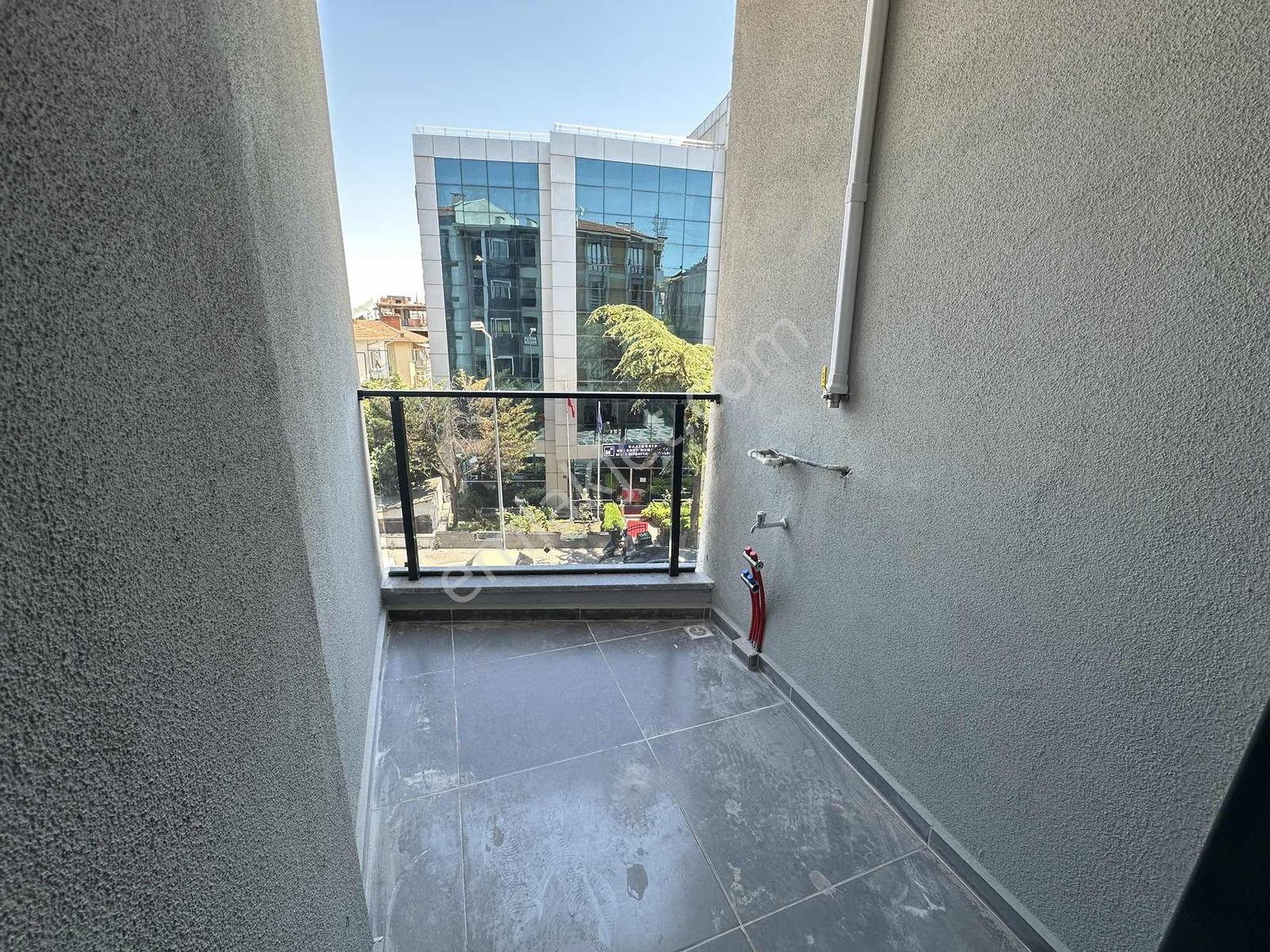 Nef Önü Cadde Üzerinde Sıfır Eşyasız Kiralık 1+1 - Görsel 5
