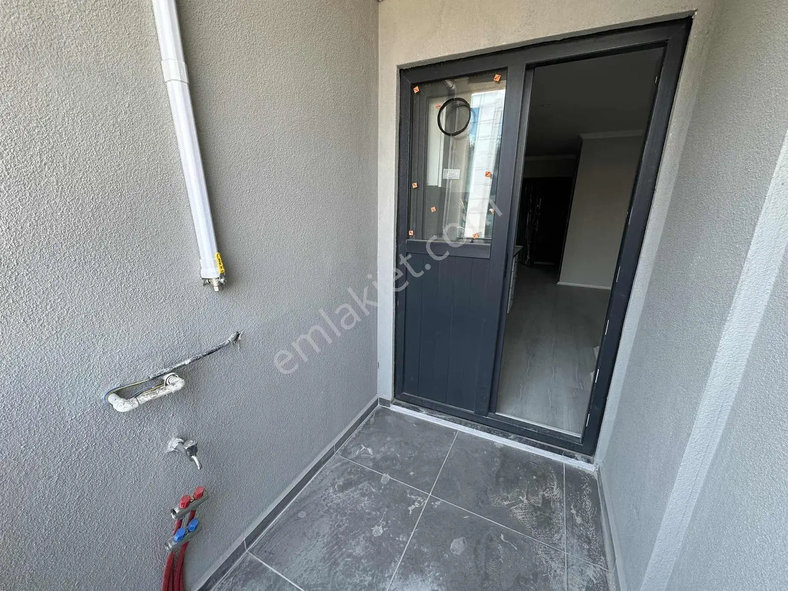 Nef Önü Cadde Üzerinde Sıfır Eşyasız Kiralık 1+1 - Görsel 4
