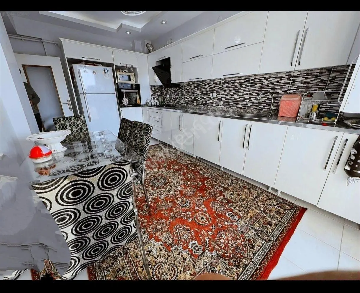 Sahibinden Merkezi Konumda Yeni Köy Garaji Civarinda Lüks Full Yapılı 4+1 Daire - Görsel 2