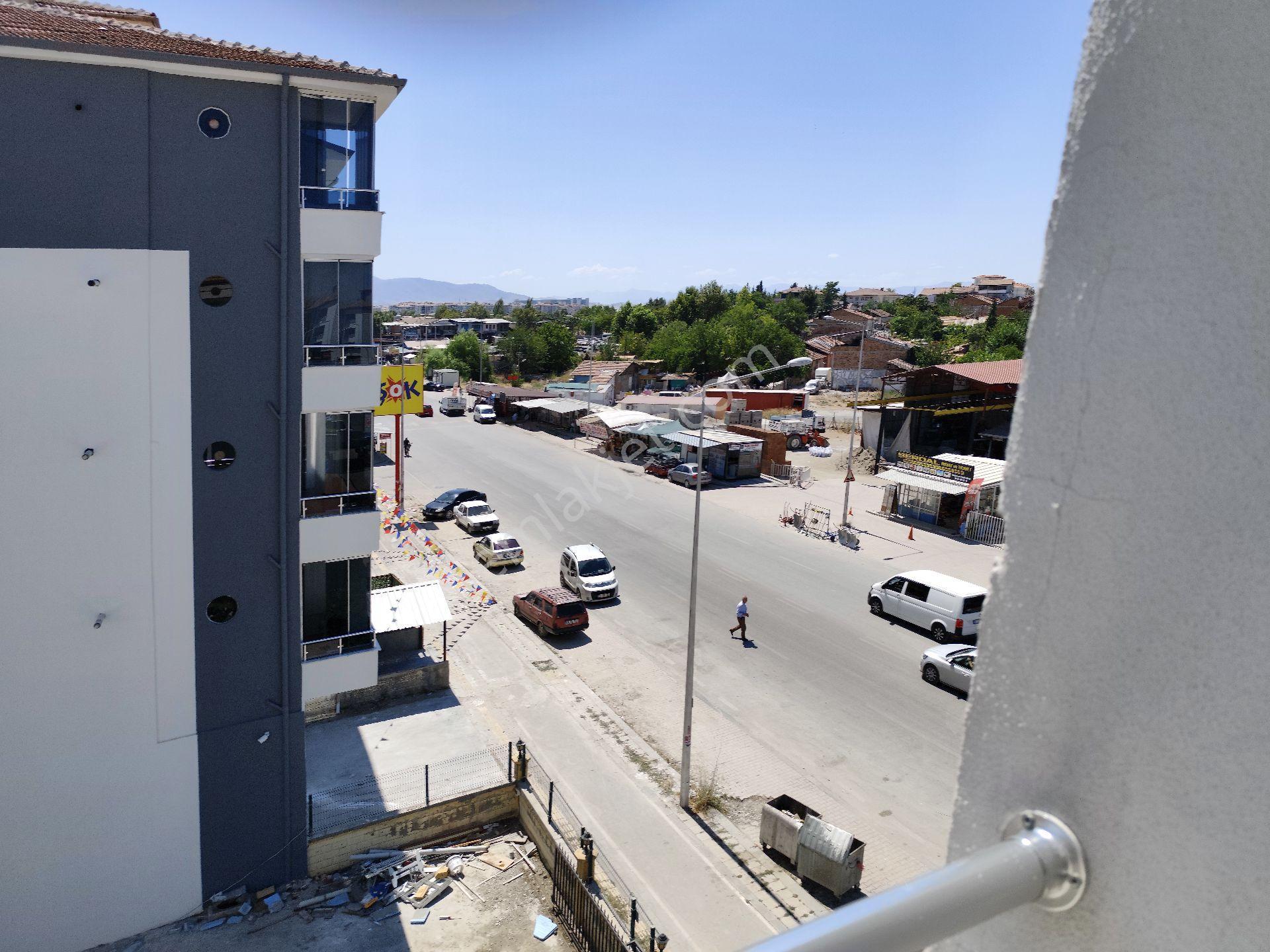 Sahibinden Merkezi Konumda Yeni Köy Garaji Civarinda Lüks Full Yapılı 4+1 Daire - Görsel 28