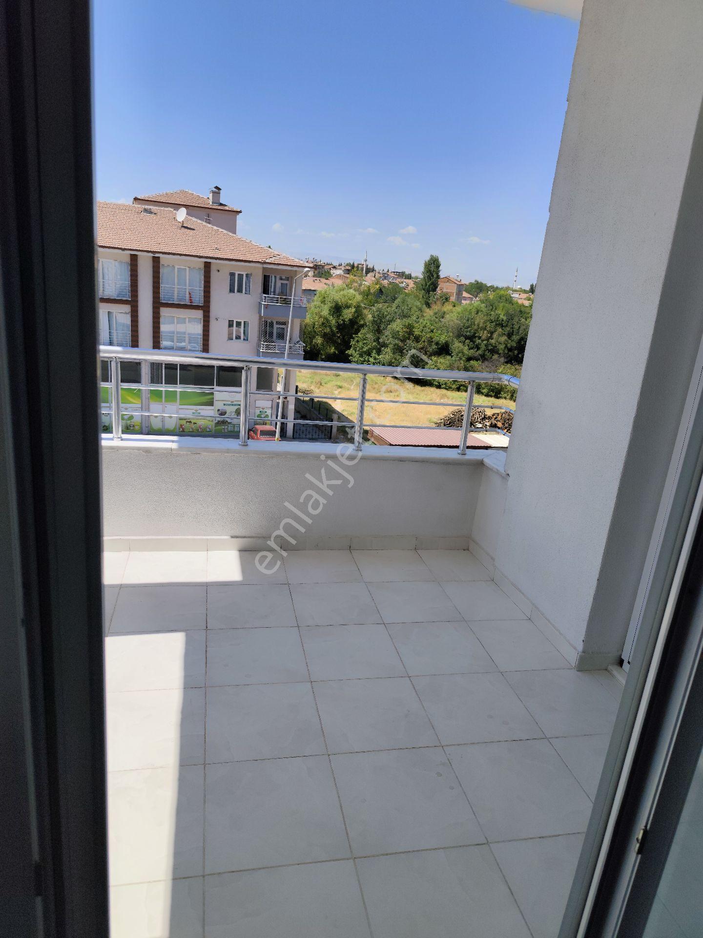 Sahibinden Merkezi Konumda Yeni Köy Garaji Civarinda Lüks Full Yapılı 4+1 Daire - Görsel 26