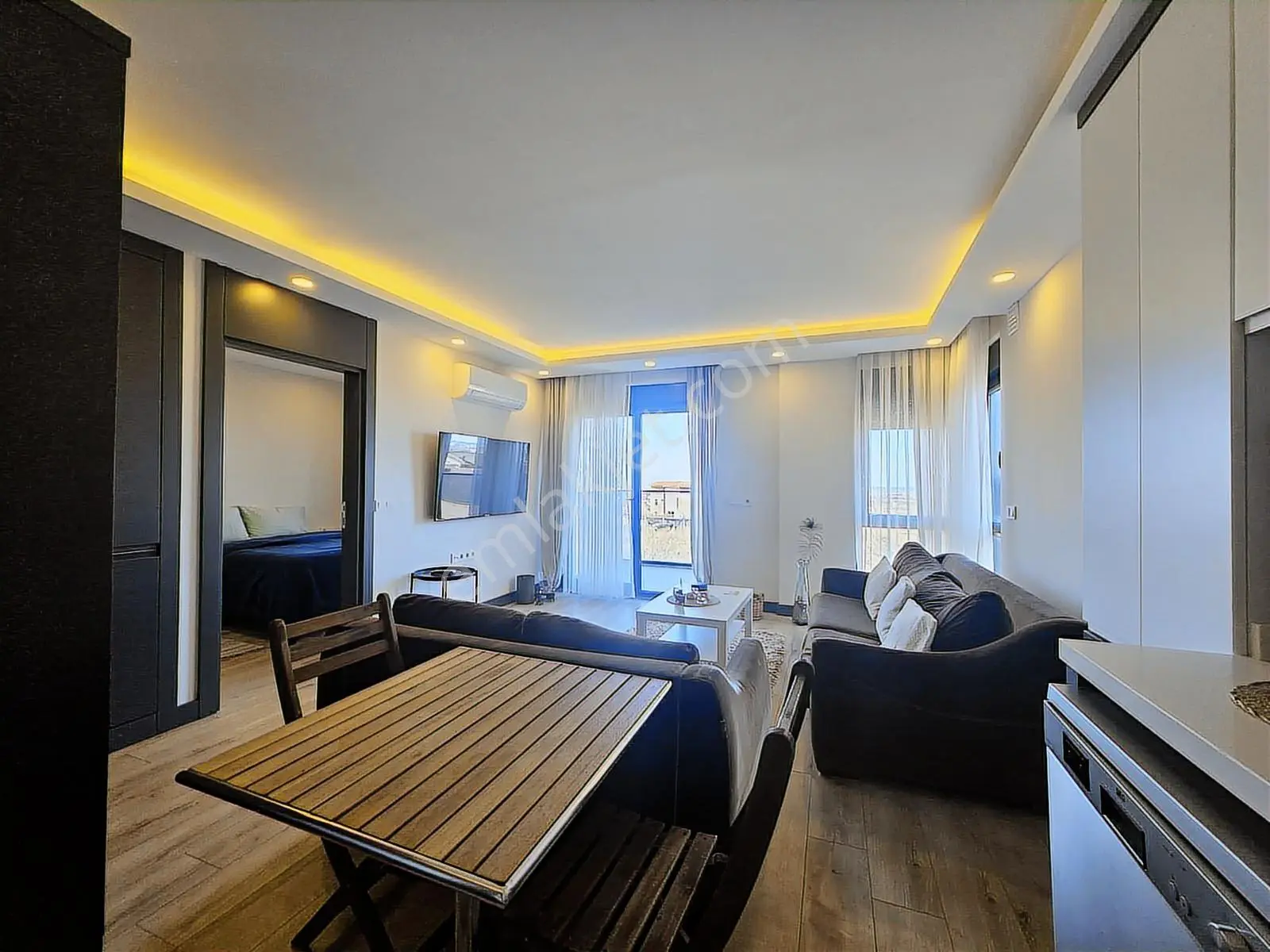 Altıntaş'da Havuzlu Temiz Eşyalı Deniz Manzaralı Arakat Daire - Görsel 18