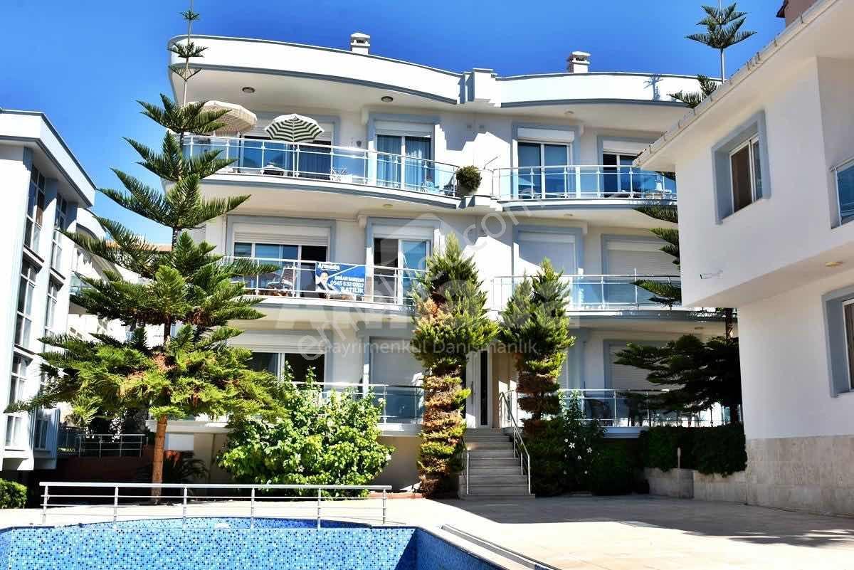 Kuşadası Kadınlar Denizin'de Site İçersinde Full Eşyalı Satılık