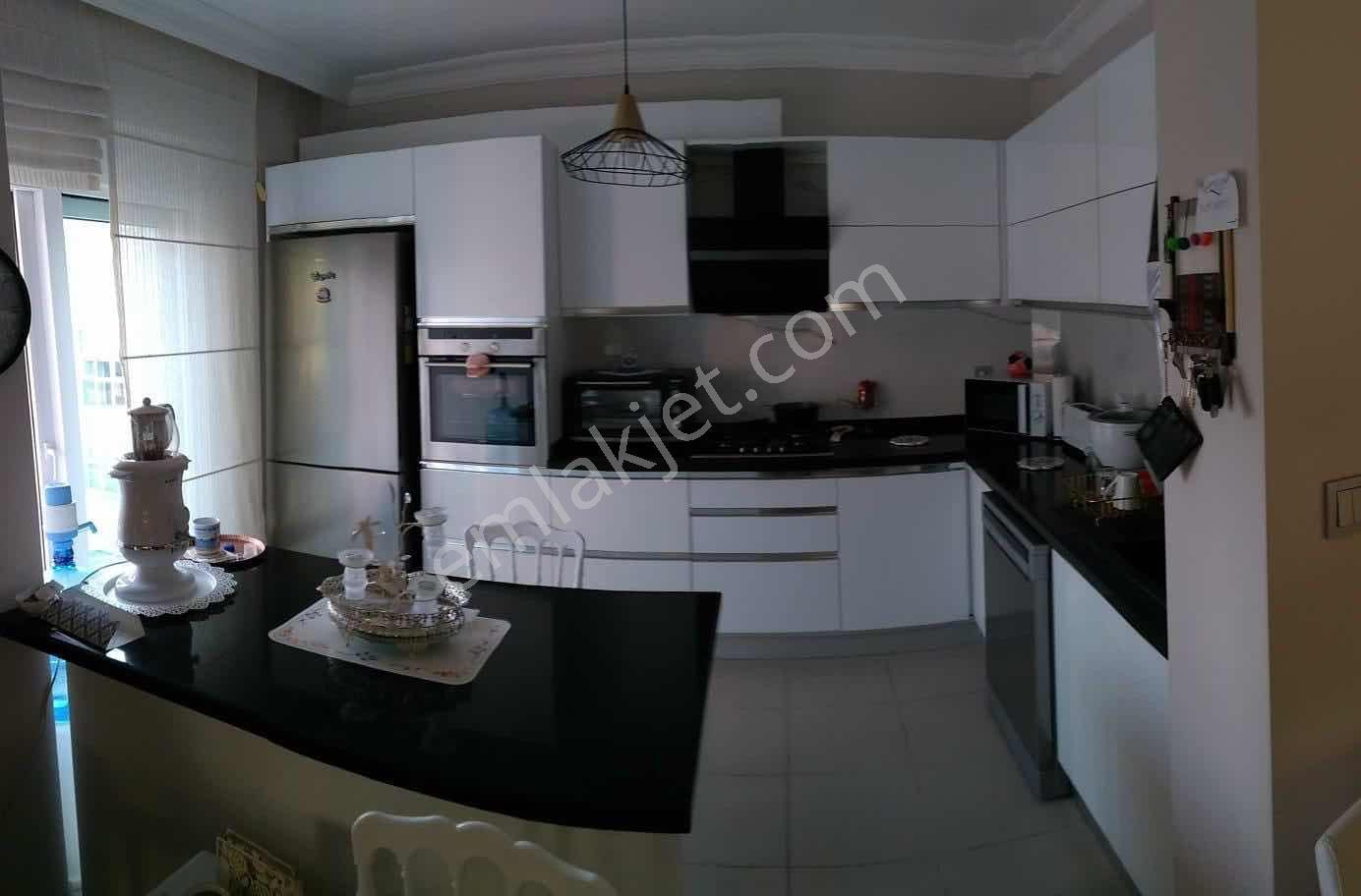 Kuşadası Kadınlar Denizin'de Site İçersinde Full Eşyalı Satılık - Görsel 10