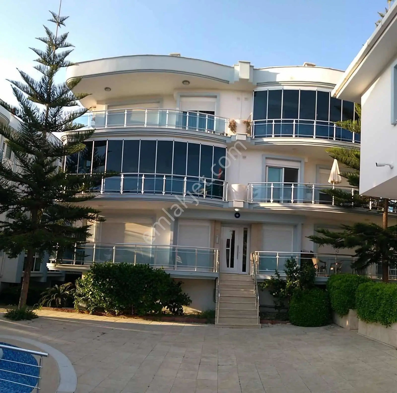 Kuşadası Kadınlar Denizin'de Site İçersinde Full Eşyalı Satılık - Görsel 4