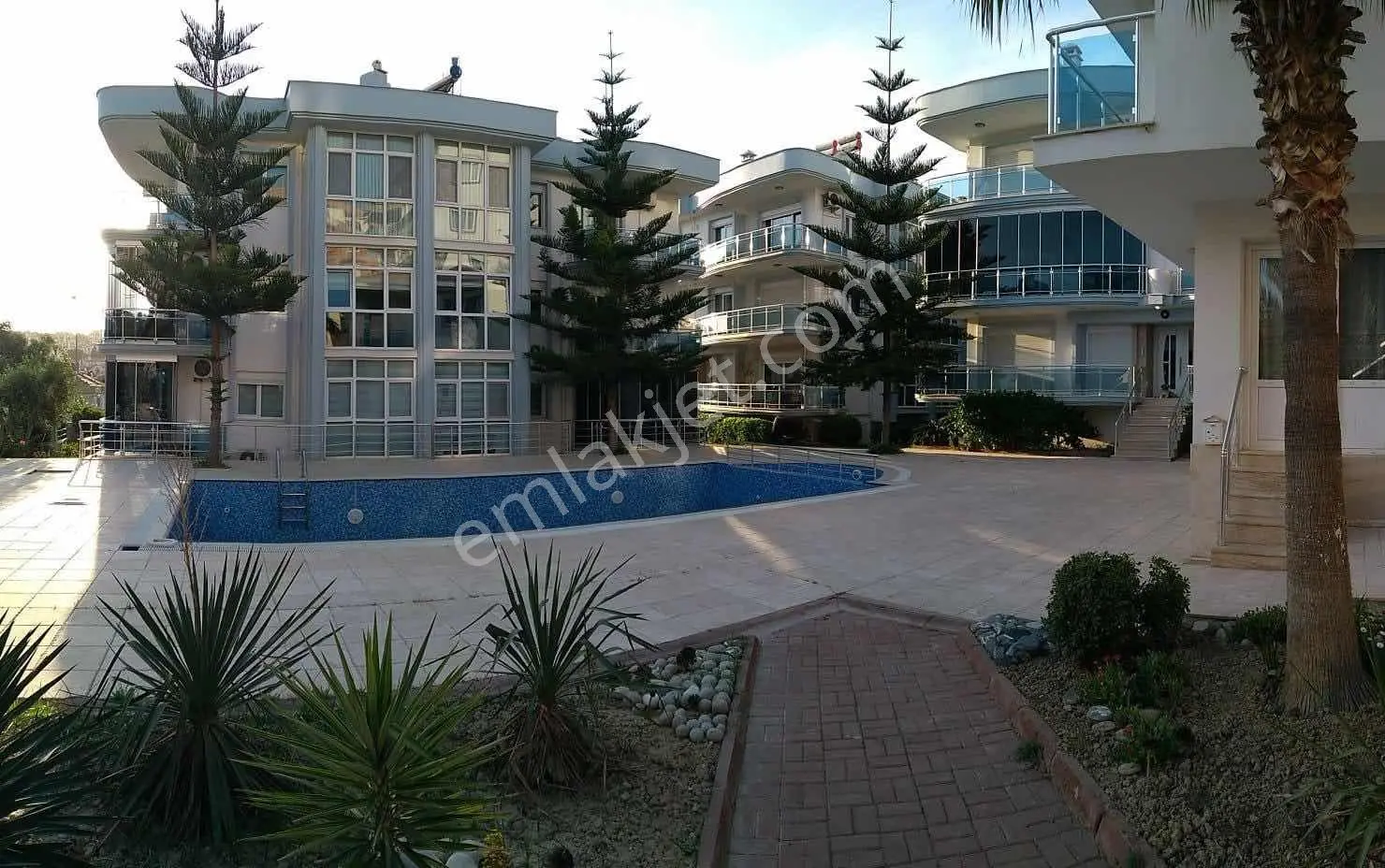 Kuşadası Kadınlar Denizin'de Site İçersinde Full Eşyalı Satılık - Görsel 5